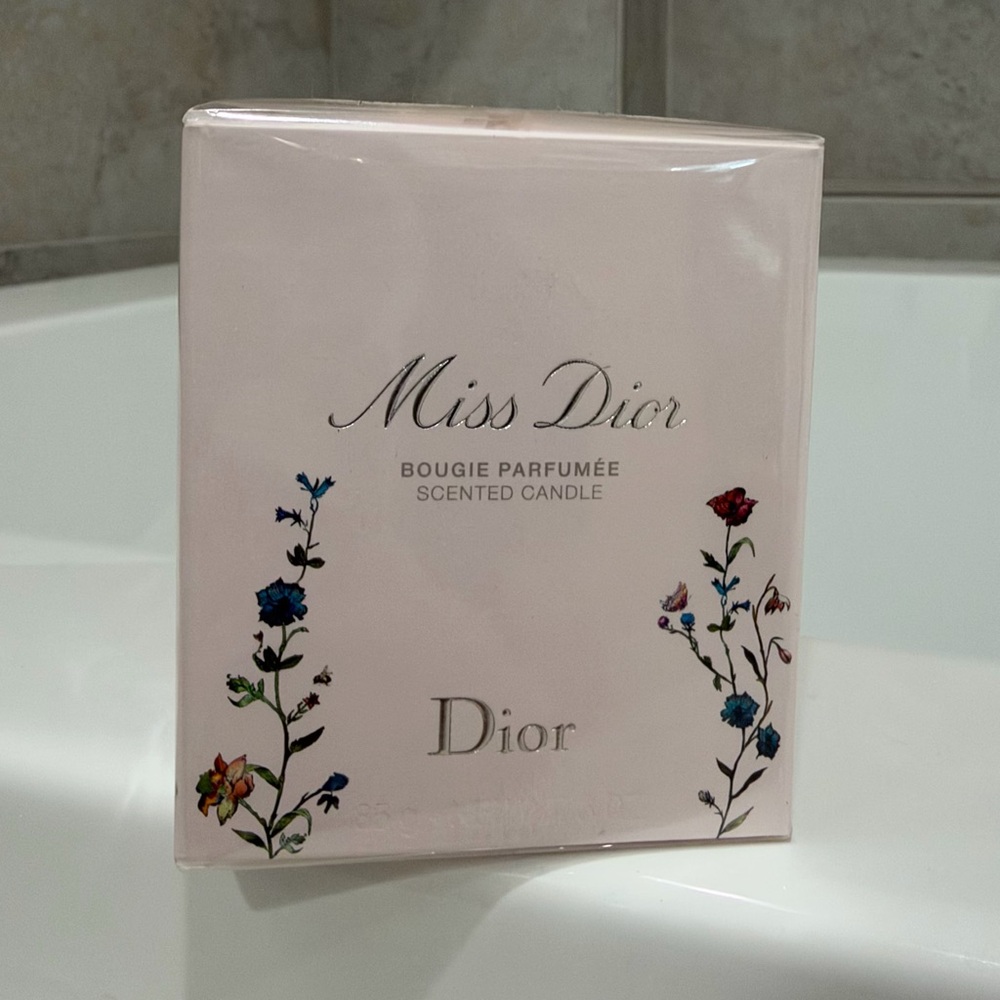 Miss Dior Scented Candle